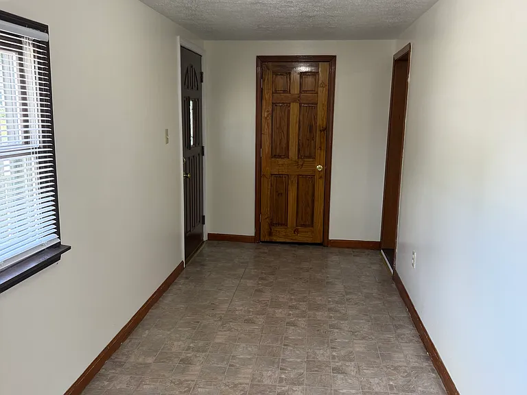 1102 S Miller St — Photo 8