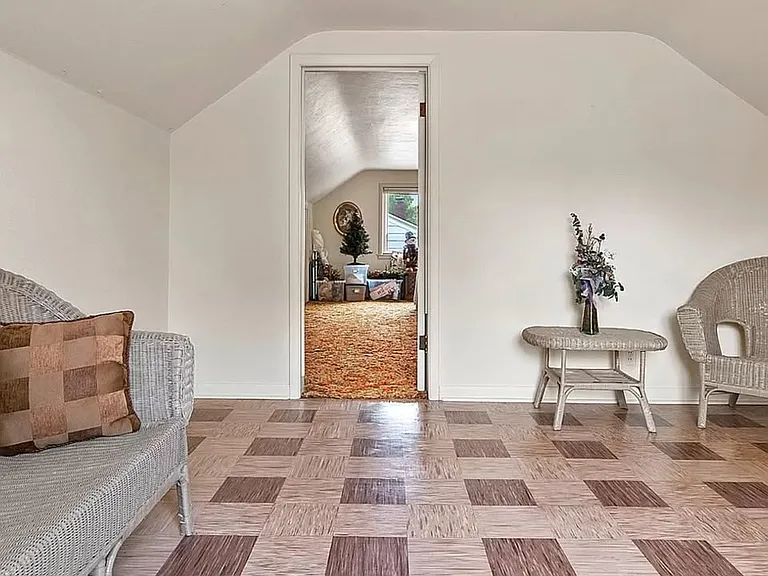 1586 Edison St — Photo 9