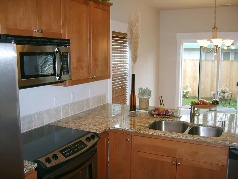 211 Silver St — Photo 4