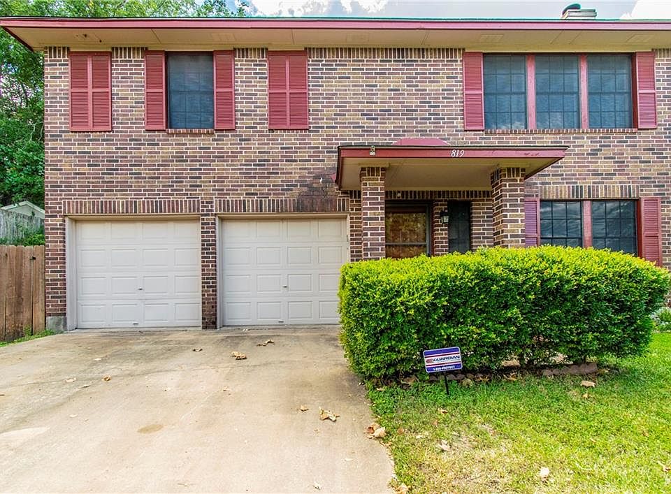 1st image of 819 Sweetwater River Dr