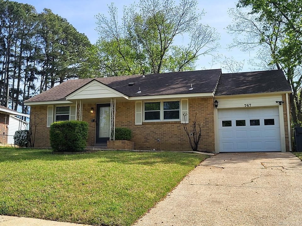 1st image of 747 Crest Dr