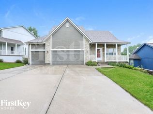 800 Red Maple Dr, Liberty, MO 64068