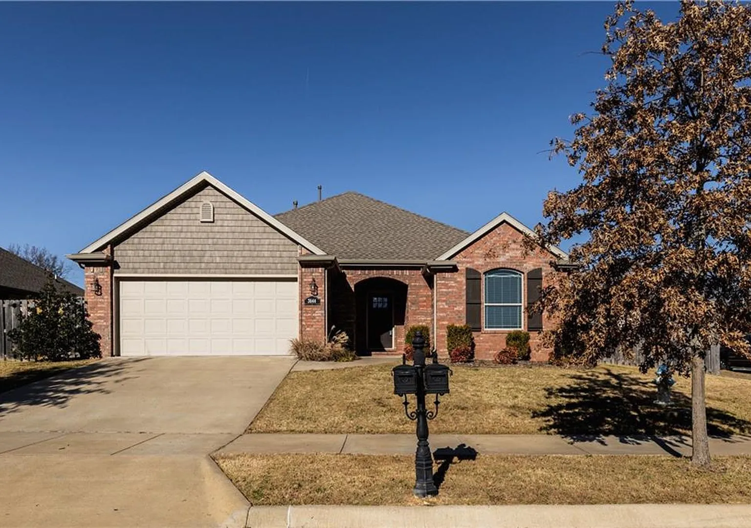 Don't miss this stunning 3 bed 2 bath home. Schedule your showing today! — Photo 2