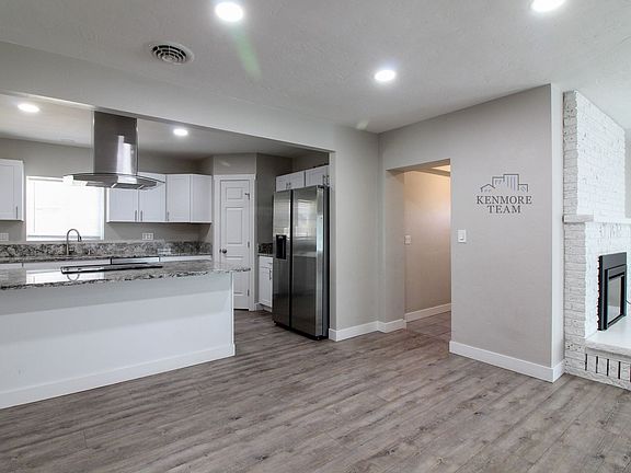 2nd image of 308 N 12th Ave