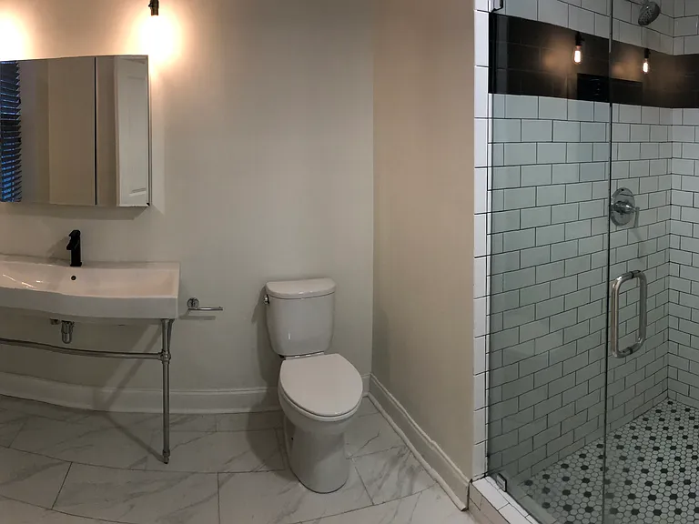 827 N State St #302 — Photo 7