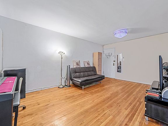 4th image of 3510 150th St APT 2V