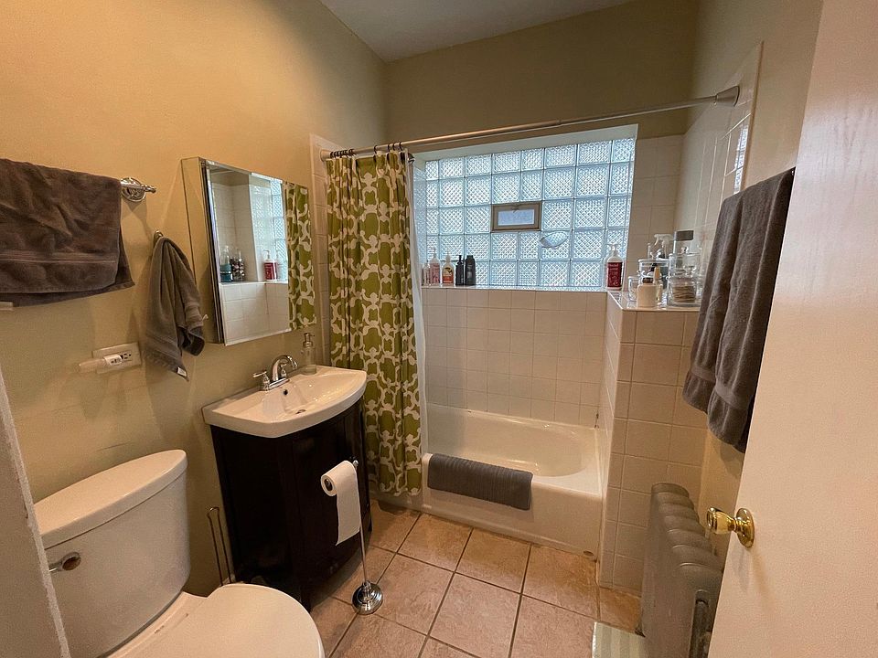 1st image of 1649 W Greenleaf Ave APT 1