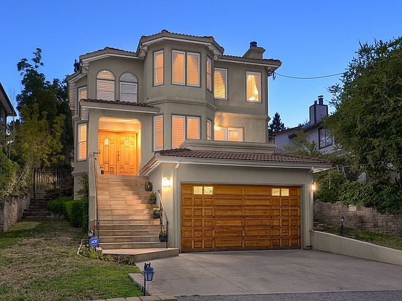 2nd image of 934 Lakeview Way