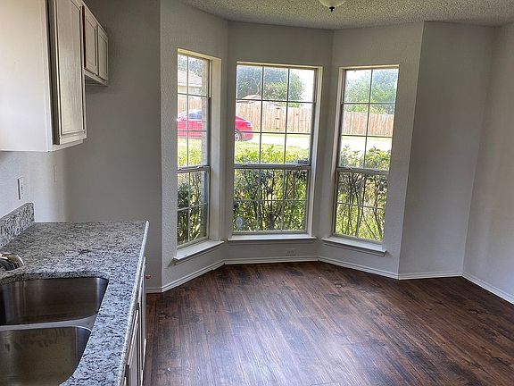 5th image of 10333 Pleasant Mound Dr