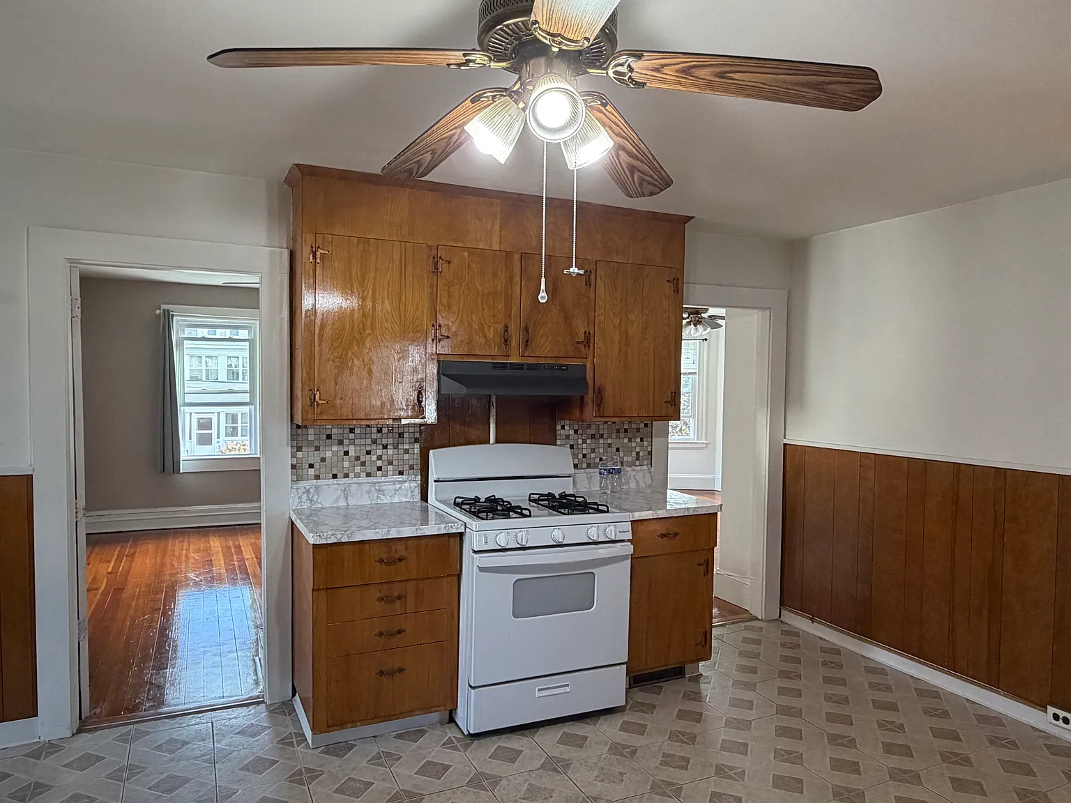2 bed, 1000 sqft, $2,300 — Photo 2