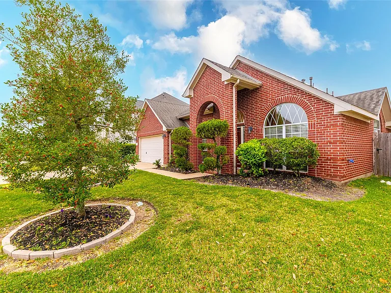 2201 Signal Hill Dr — Photo 3