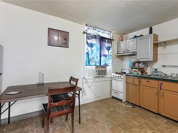5th image of 1018 Delachaise St