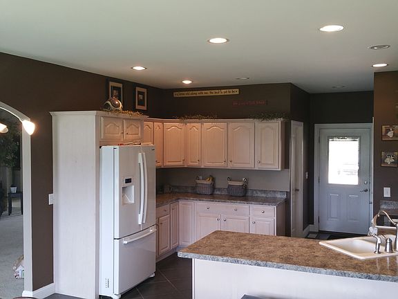 5th image of 994 Country Club Dr
