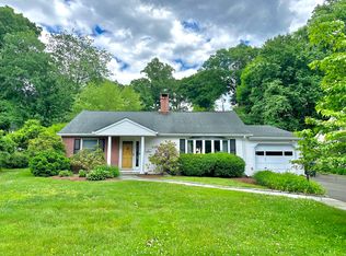 11 Hazelwood Ln, Stamford, CT 06905