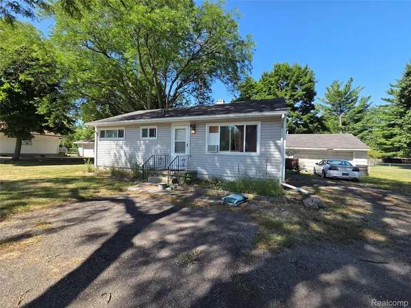 6056 Dort Hwy, Grand Blanc, MI 48439