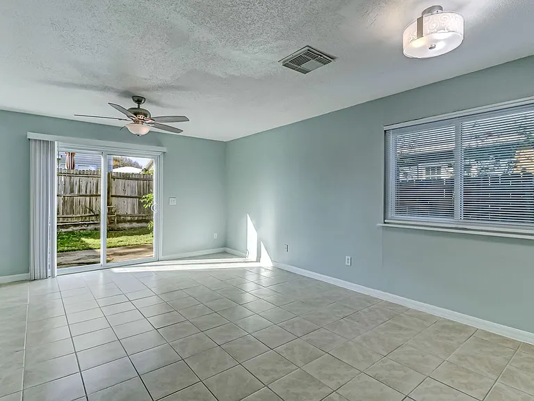 833 Mary St #B — Photo 9