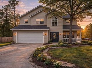 8211 Chestnut Dr, Rogers, AR 72756