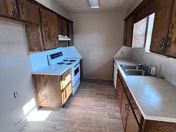 3rd image of 19 Adams Ave NE #1