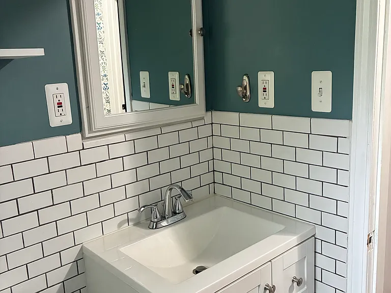 2331 Rowland Ave — Photo 13