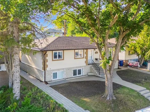 517 O AVENUE N, Saskatoon, SK S7L 2V4