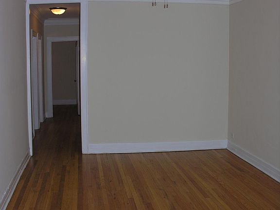 3rd image of 328 W Washington Blvd