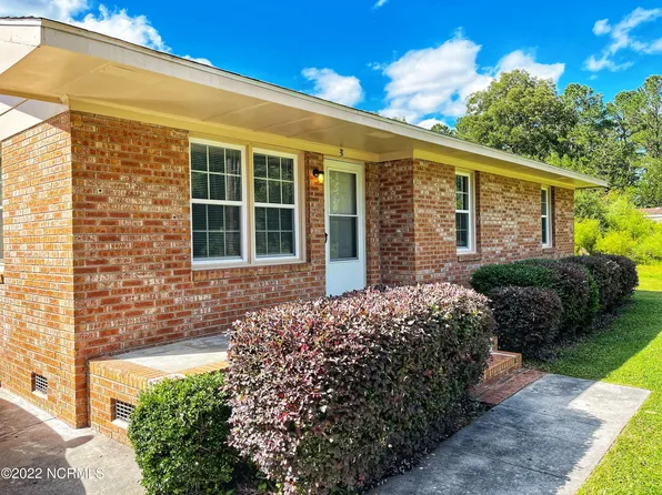 31 Artesia Road, Hallsboro, NC 28442