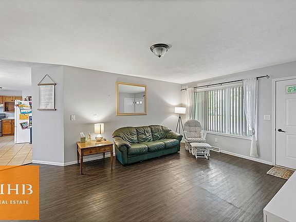 3rd image of 612 E Countryside Dr