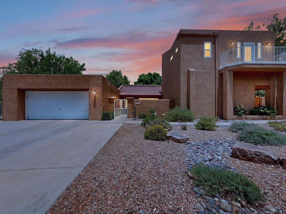 1st image of 5912 Canyon Crest Pl NE