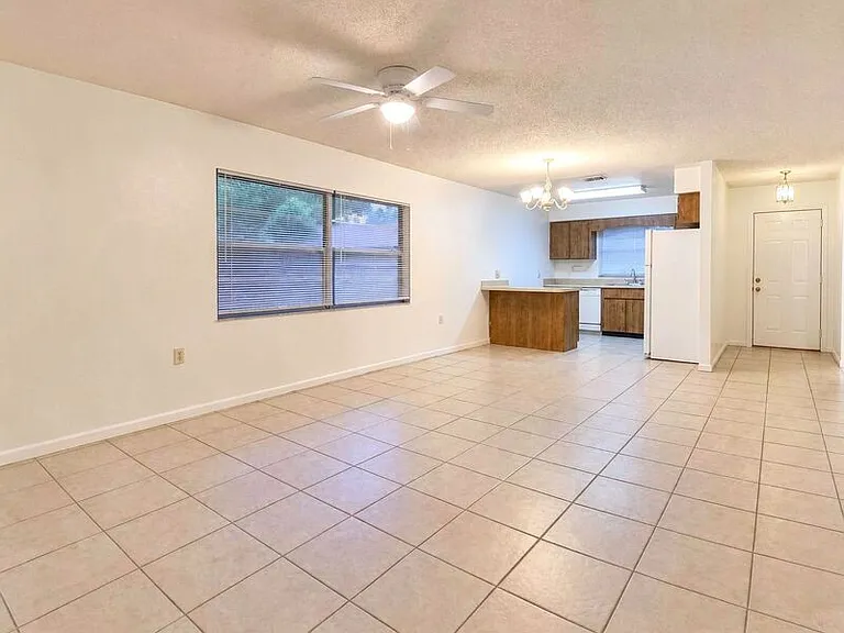 1029 Jacks St — Photo 4