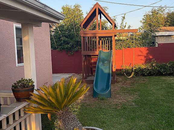 3rd image of 3440 W 182nd St