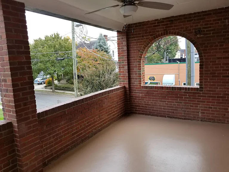 Mount Vernon Ave Apartments — Photo 16