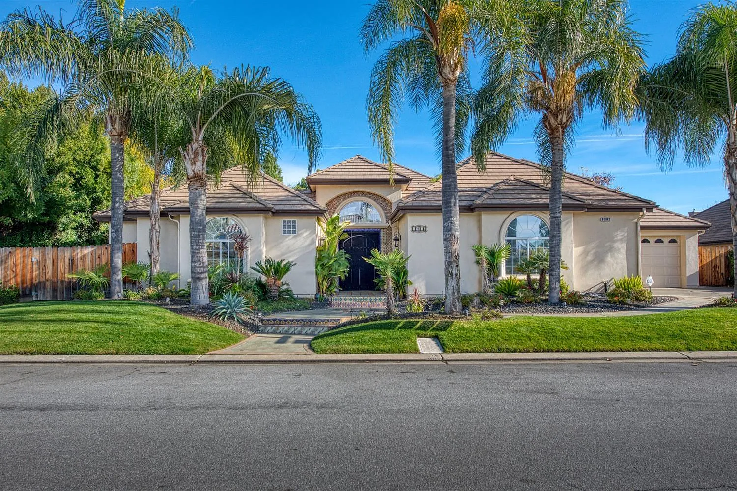 10612 N Medinah Cir photo 1