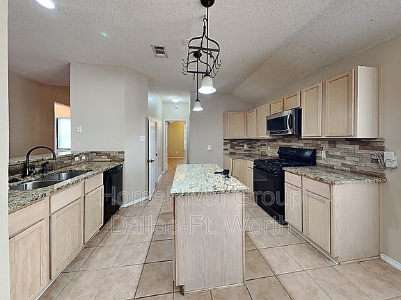 5th image of 836 Parker Dr
