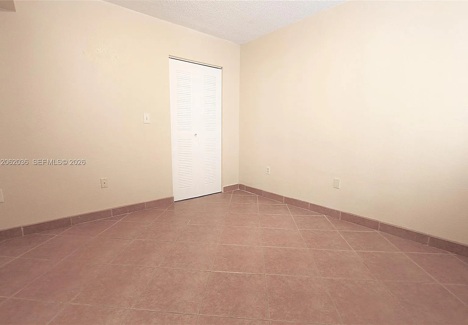Lakeview Club Condo — Photo 3