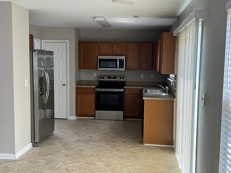 1111 Delander Ln — Photo 6