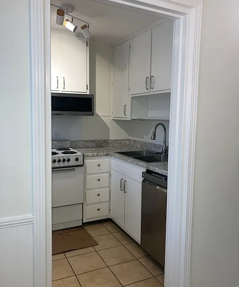 310 W Lexington Ave #B — Photo 6