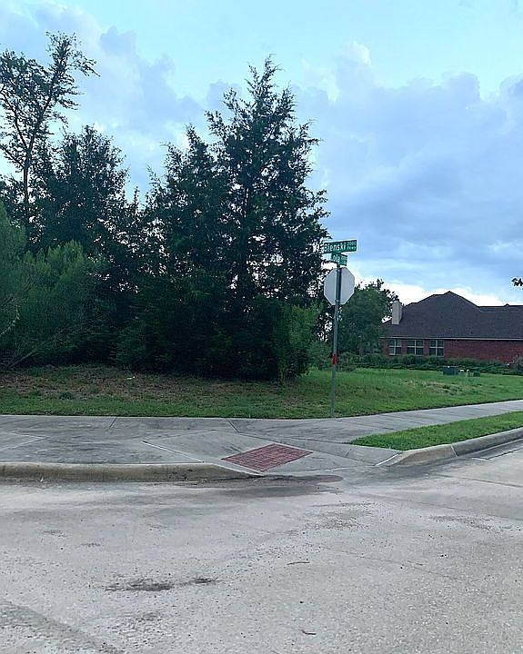 2nd image of 2000 Bienski Pkwy