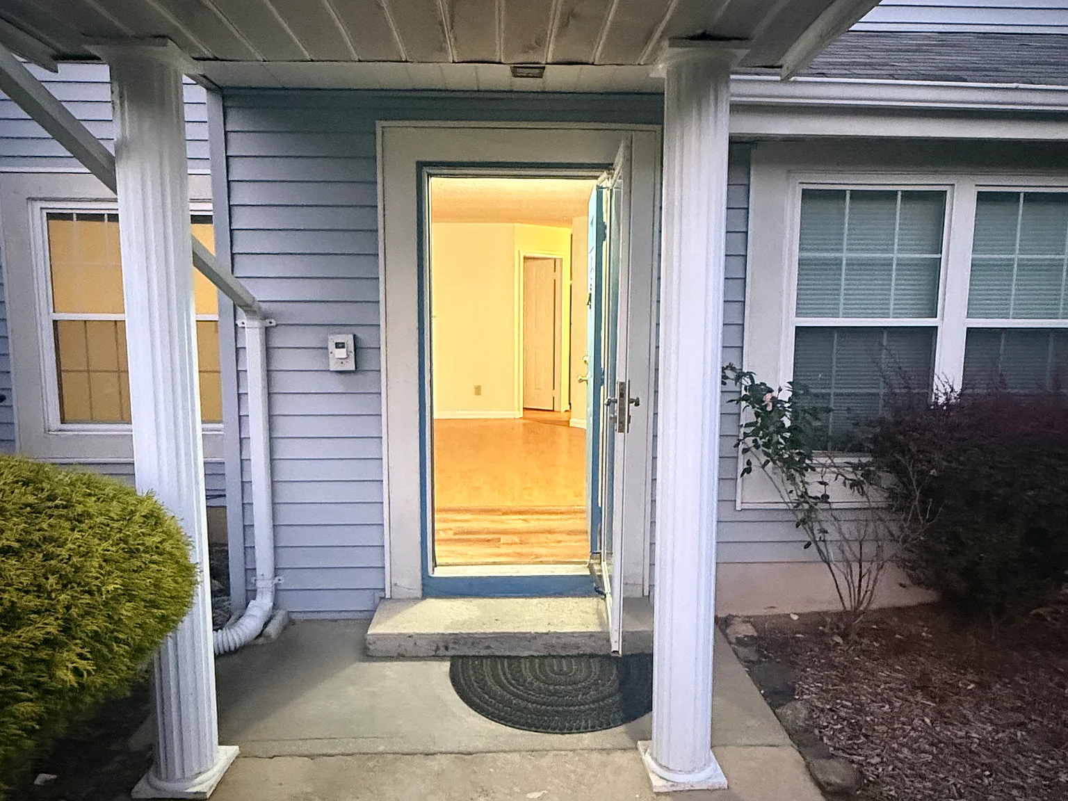 2 bed, 1.5 bath, 1100 sqft, $2,600 — Photo 4