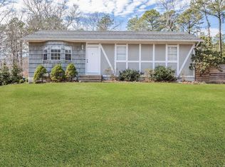 255 Maple Ave, Flanders, NY 11901