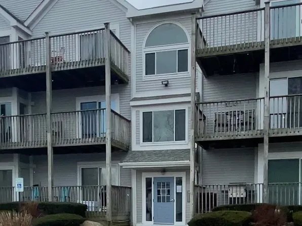 37520 Jefferson Ave APT 303, Harrison Township, MI 48045