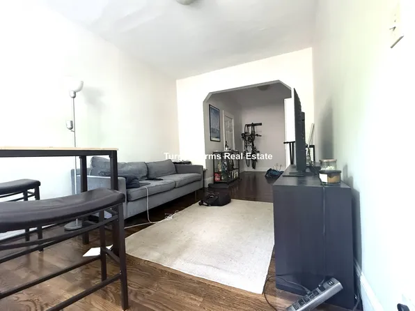 114 Willow St #2F, Cambridge, MA 02141