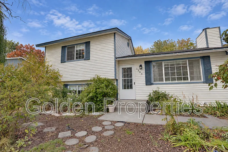 1905 W James Crowe Dr