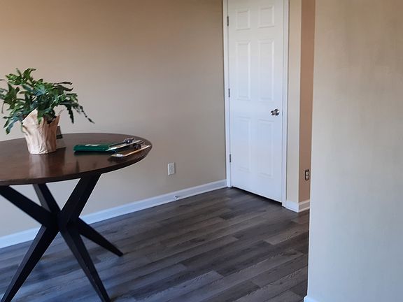 5th image of 1630 Park Place Dr