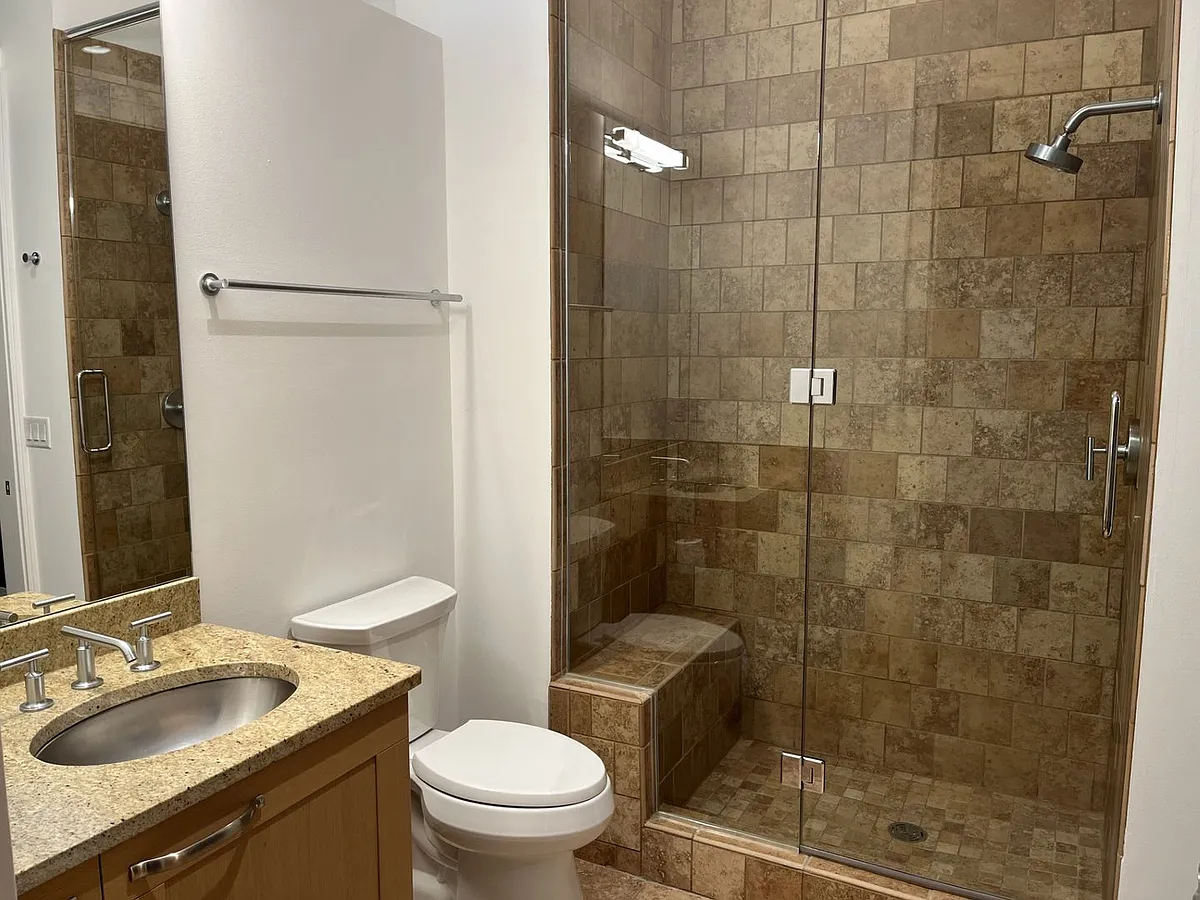 Building Photo - 5600 N Lake Dr #205