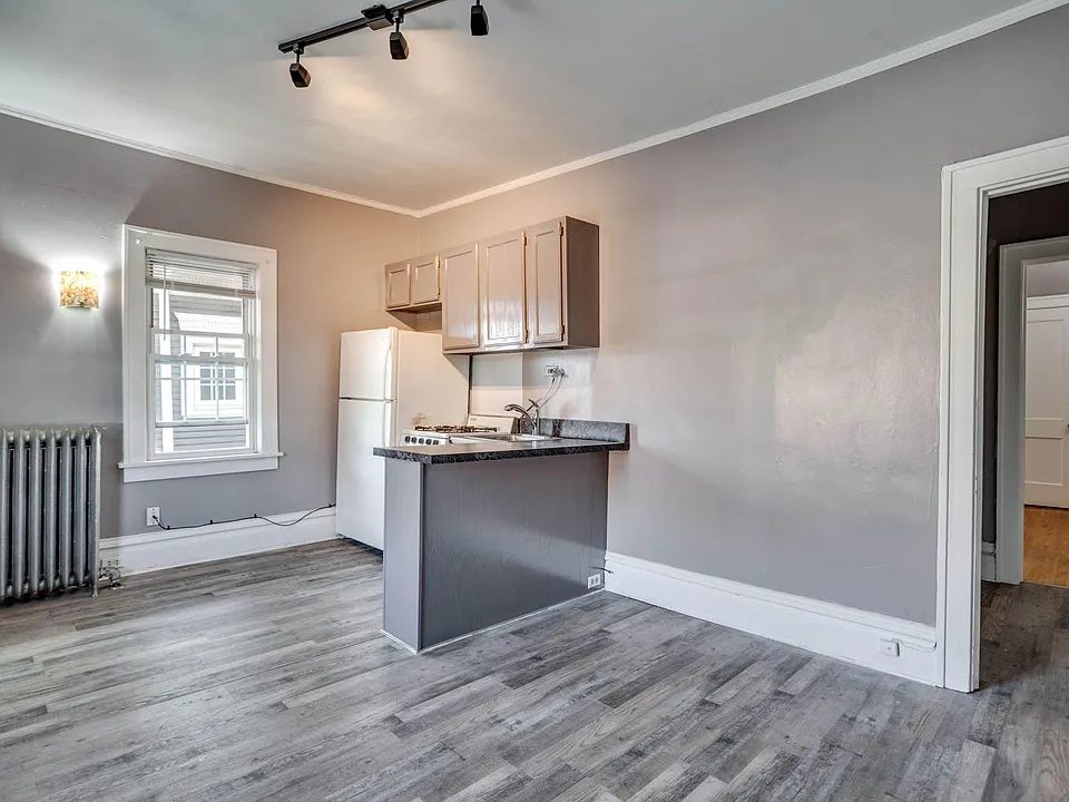 1523 W Lake St #2B