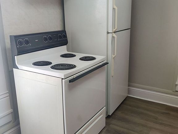 4th image of 319 S Green St #2