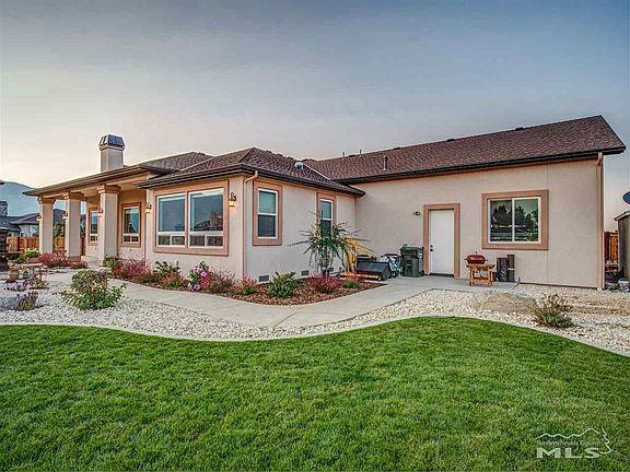5th image of 2 Lake Meadow Ln