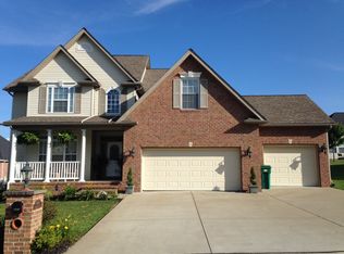 4041 Farmington Dr, Hurricane, WV 25526