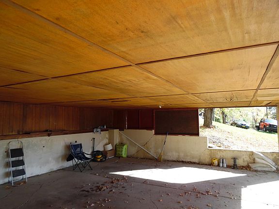 this is clean now but it is a picture of the carport you share