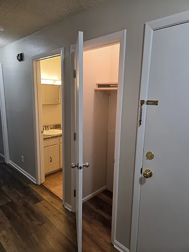 2928 Holly Ave #402 Photo 1 2928 Holly Ave #402 Photo 1